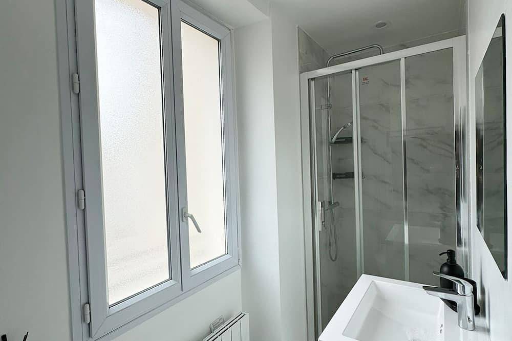 Entire apartment, Apartment 2 Rooms Ideal for 4 People in Puteaux in Puteaux, Hauts-de-Seine