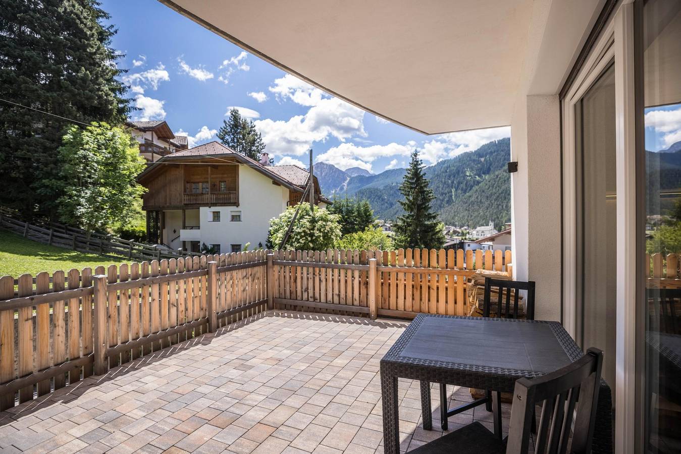 Ganze Wohnung, "Apartment Treï Residence Bun Sté" mit Bergblick, Whirlpool, Sauna, Wlan, Terrasse & Balkon in San Vigilio di Marebbe, Enneberg