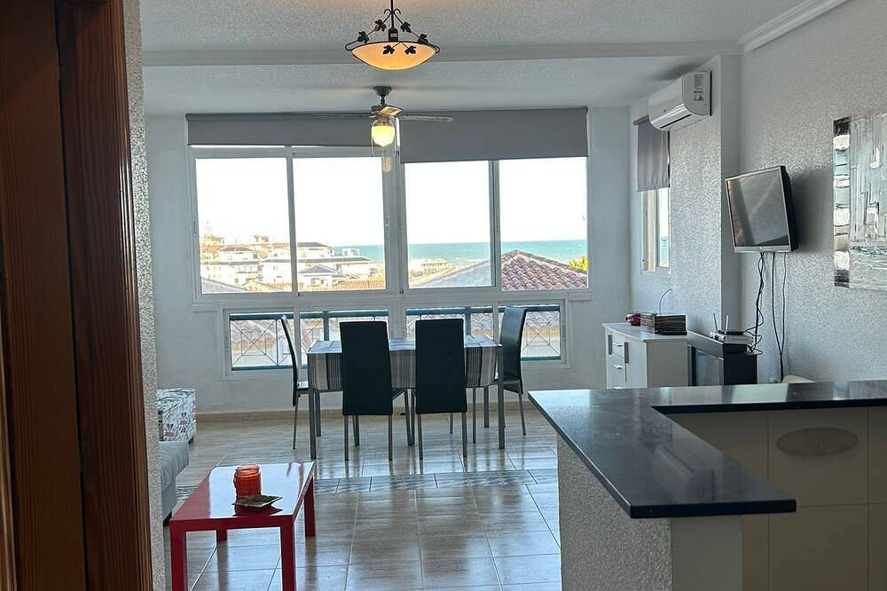 Appartement entier, Oasis de Paix à La Mata : Studio avec Vue Mer, à 2 Pas de la Plage in Playa de La Mata (Torrevieja), Torrevieja