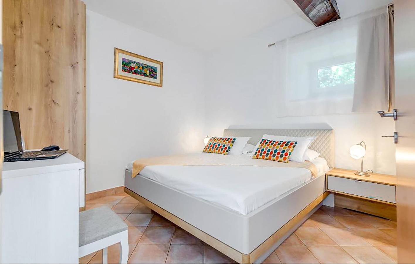 Ganze Ferienwohnung, Gemütliche Ferienwohnung mit Terrasse, WLAN und Parkplatz, 1 km vom Strand entfernt in Bol, Brac