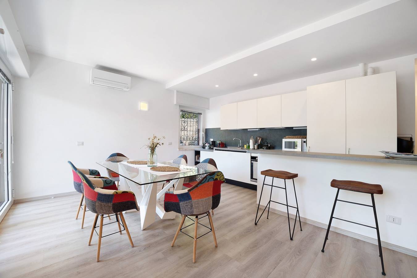 Entire apartment, San Martino Lake View Apartment – Relax with Stunning Lake Maggiore Views in Ispra, Comune di Ispra
