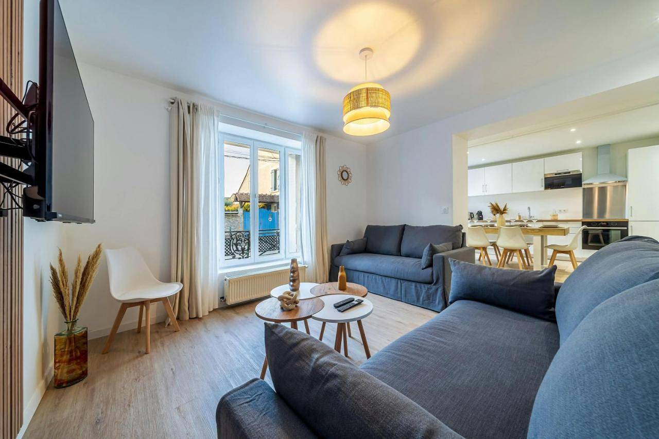 Six-Bedroom Apartment in Villeneuve-le-Comte, Seine-et-Marne