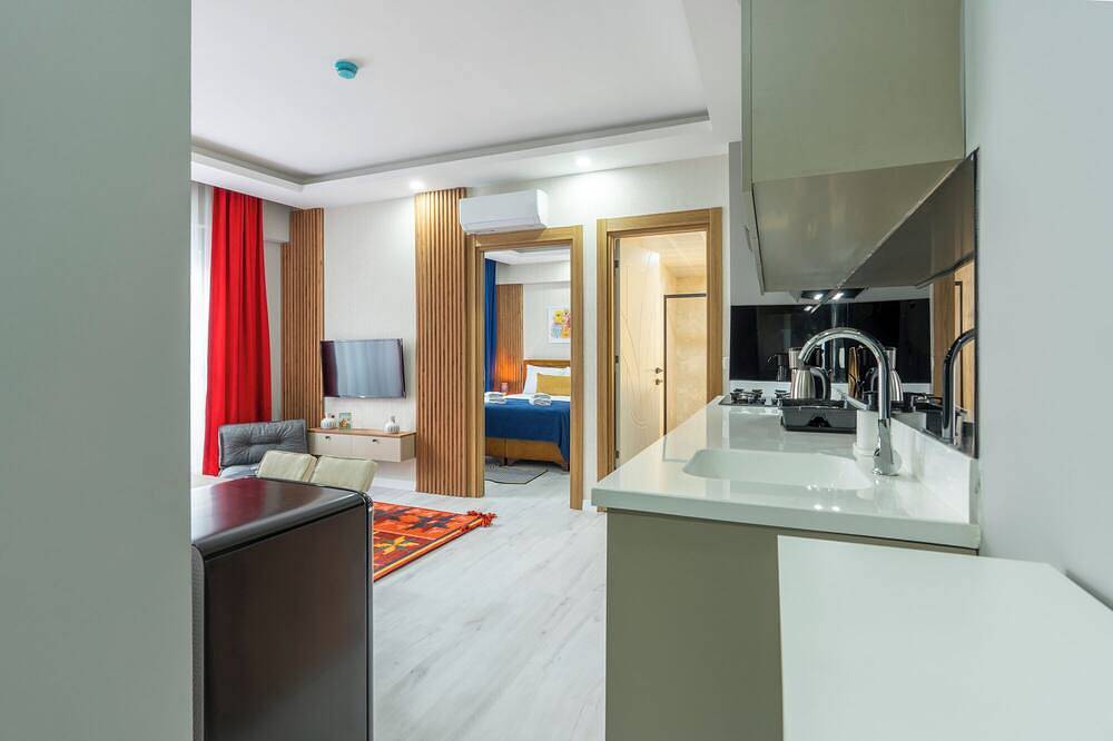 Entire apartment, Design-Led 1Br Antalya City Centre Close to Avm, Old Town - Navy in Antalya, Antalya Province