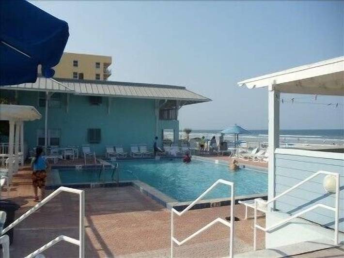 Vacation rental for 4 people, with yard in New Smyrna Beach