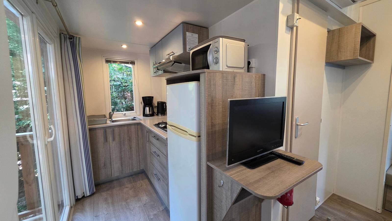 Mobilheim „Bungalow Lou Cigalou – 6 Personen“ mit Pool, Terrasse & Klimaanlage in La Roque-d'Anthéron, Aix-en-Provence und Umgebung