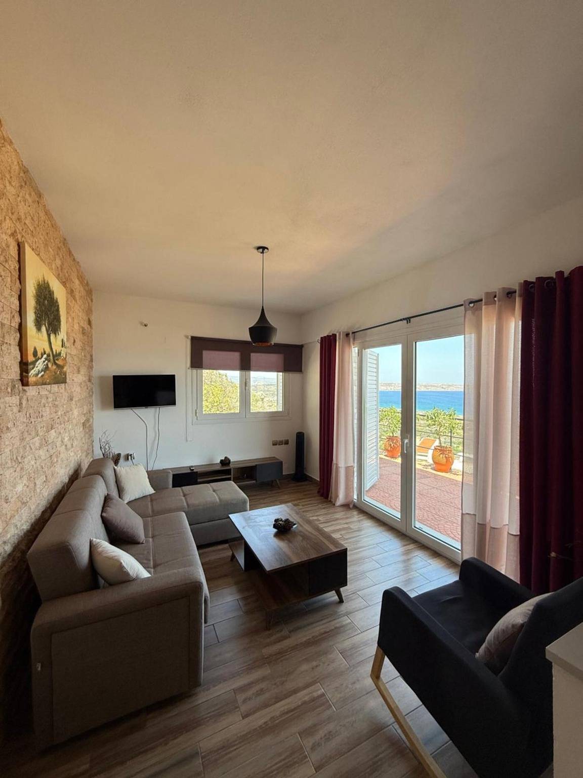 Casa Vacacional 'Panorama Apartment' con Vistas al Mar, Wi-Fi y Aire Acondicionado in Lasithi