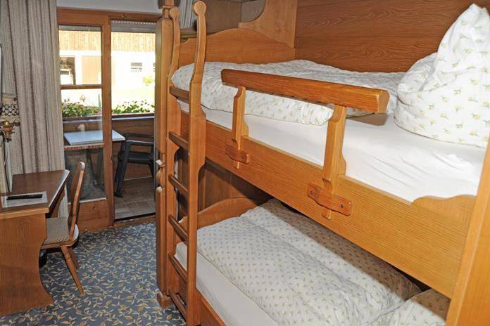 Single Room with Shared Shower and Toilet in Eisenberg, Bayerisch Schwaben