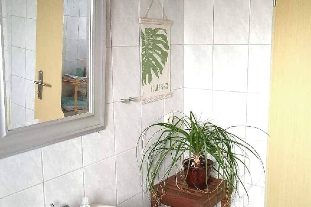 Ganze Wohnung, Gemütliche Ferienwohnung mit Terrasse und Garten in Waldershof, Ostbayern