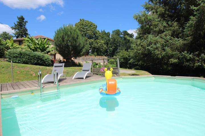 Gîte pour 6 personnes, avec Terrasse ainsi que Jardin et Piscine