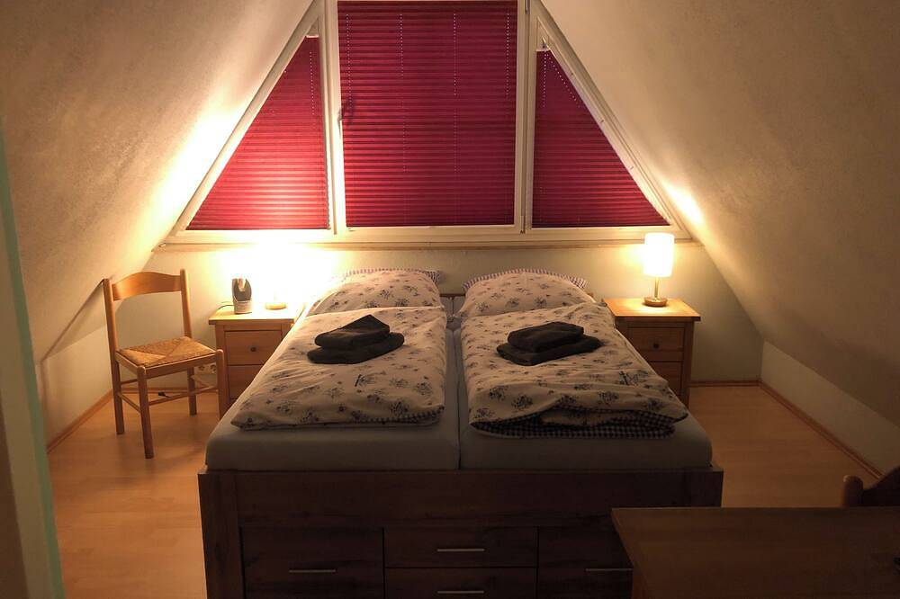 5* Reetdachhaus, Whirlpool, Sauna Kota, überdachte Terrasse, 5 Schlafzimmer 10 P in Groß Schwansee, Kalkhorst
