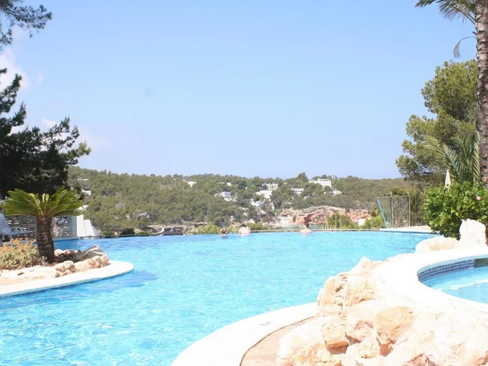 Apartamento de vacaciones para 6 personas, con piscina para niños y vistas además de piscina y jardín - 1