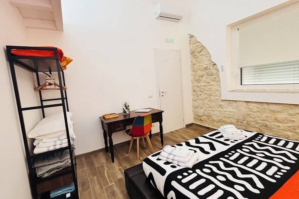 Ganze Wohnung, Fully furnished, small apartment in the historic center of Modica. in Modica (dorf), Modica