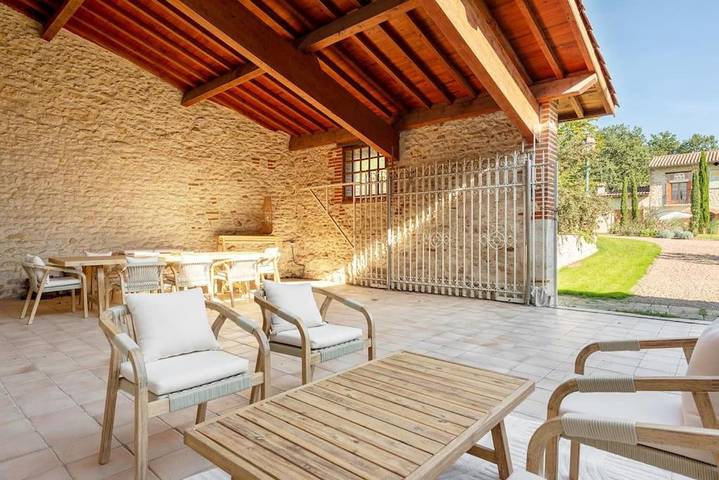 Location de vacances pour 13 personnes, avec terrasse et piscine ainsi que vue et jardin à Castelnau-de-Lévis - 3