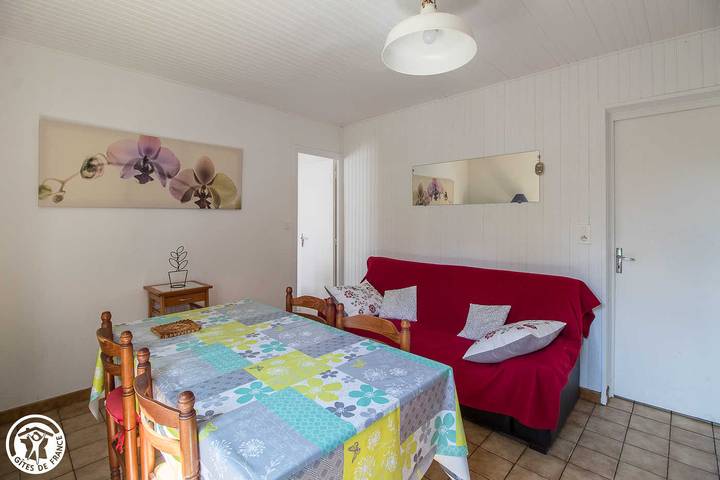 Gîte pour 3 personnes, avec jardin à Besse-et-Saint-Anastaise - 2