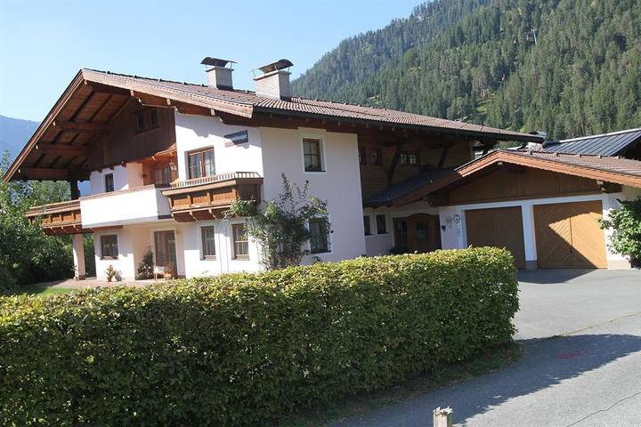 Ferienwohnung für 4 Personen, mit Balkon und Terrasse sowie Garten in Waidring