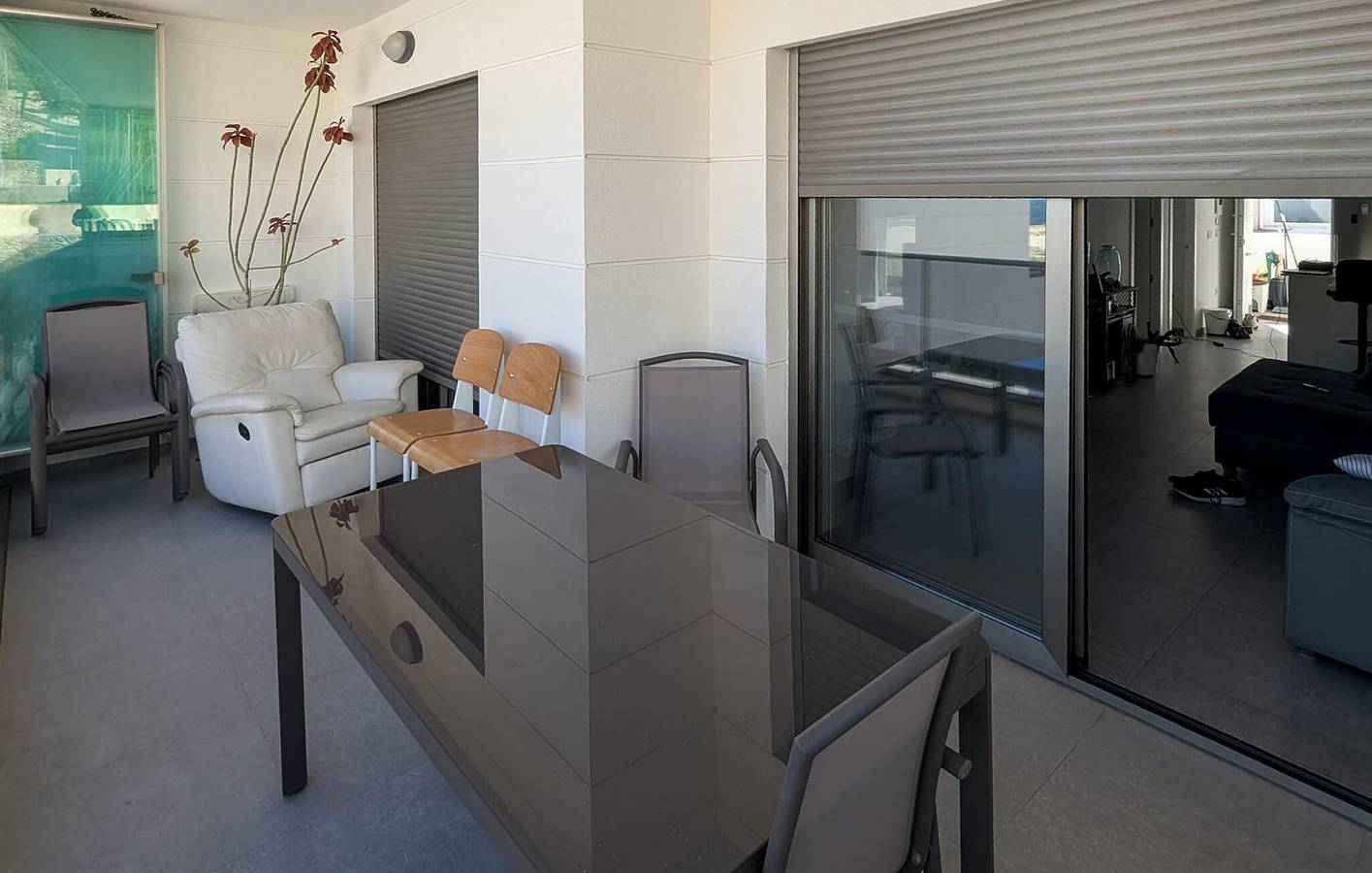 Apartamento vacacional entero, Retiro junto a la playa con piscina y terraza, WiFi y aire acondicionado in Los Arenales del Sol, Elche
