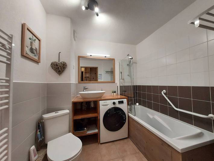 Ganze Wohnung, Gemütliche Wohnung mit Balkon und Poolzugang, 2 Schlafzimmer, 2 Bäder. in Bellentre, La Plagne-Tarentaise