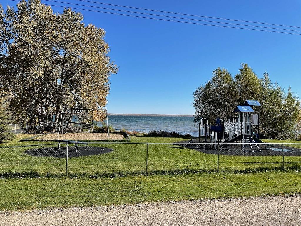 Welcome to On the Rocks (Big Rock)Hot tub in Alberta