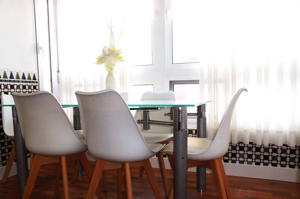 Entire apartment, Calahonda Beach Apartment in Urbanización La Perla de Andalucía, Calahonda