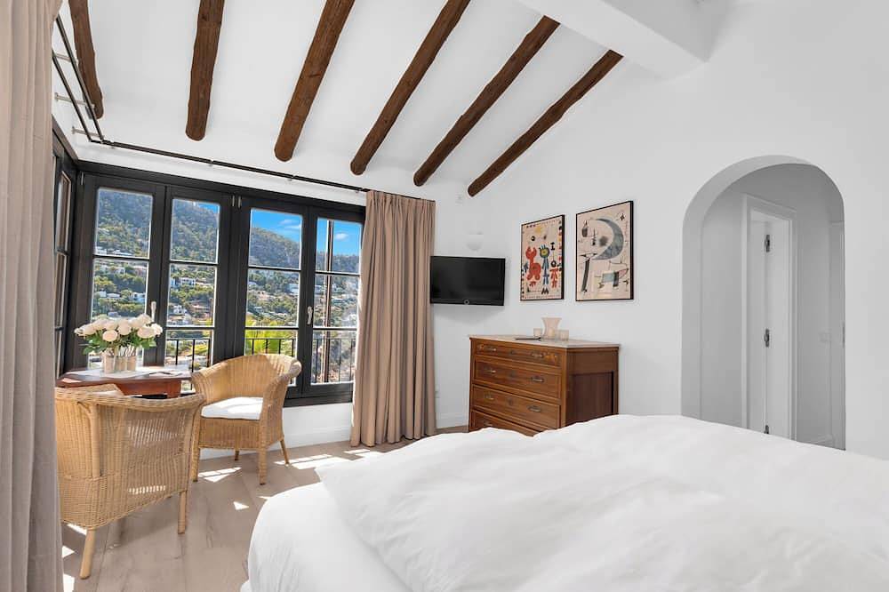 Luxurious villa with amazing sea view and mesmerizing sunsets in Cala Llamp in Cala Llamp, Andratx