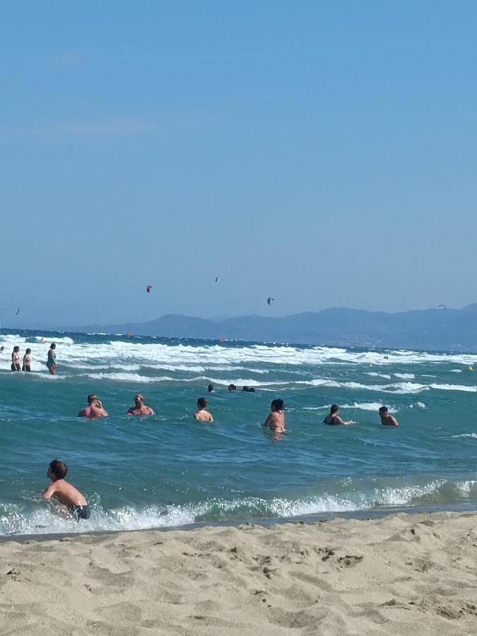 Camping para 6 personas, con vistas y terraza además de vistas al lago y piscina en Canet-en-Roussillon