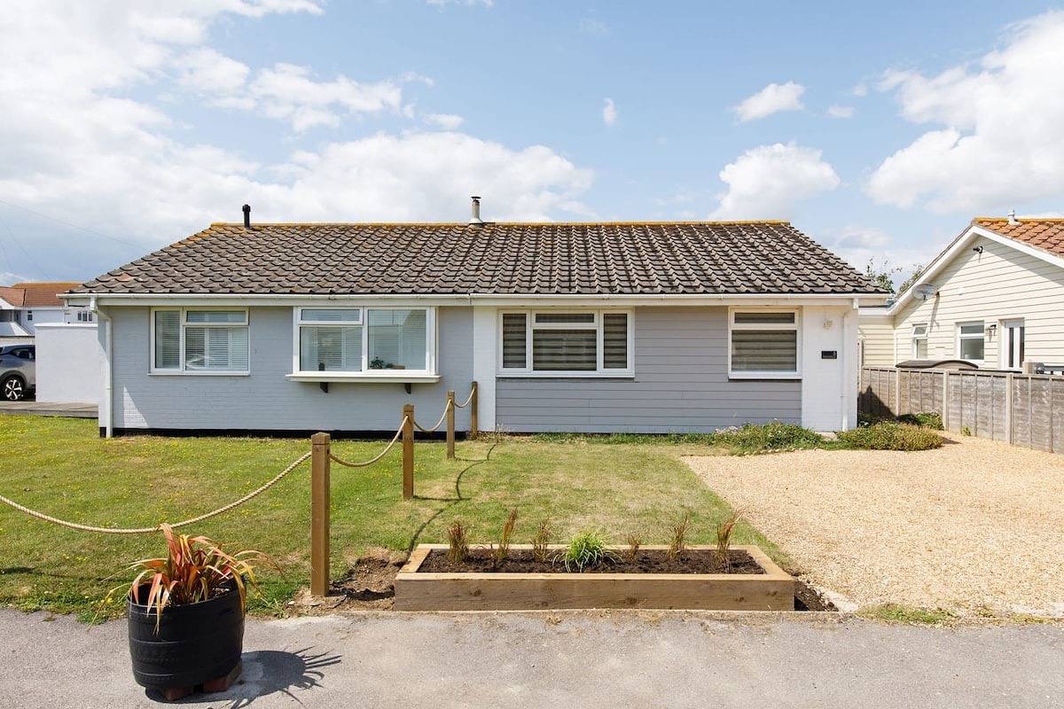 Charming Bolthole 400m to Beach in West Sussex