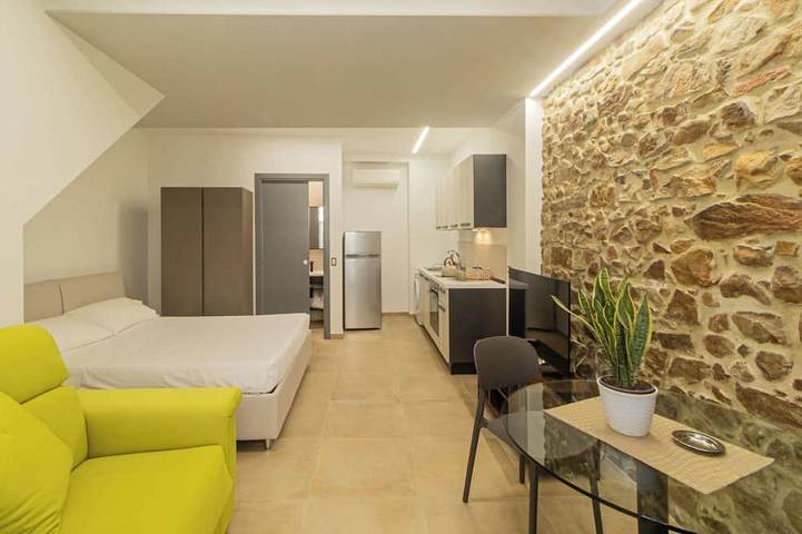Casa Giuara -Radici Monolocale piano terra a 5 minuti a piedi dal centro storico in Castelbuono, Provincia di Palermo