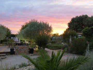 Cottage pour 2 personnes, avec jacuzzi et piscine ainsi que sauna et jardin à Gras