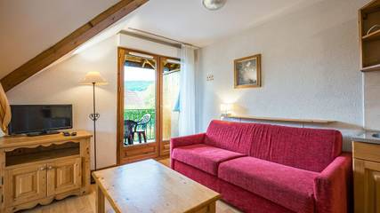 Gîte pour 5 personnes, avec jardin et piscine à Giez