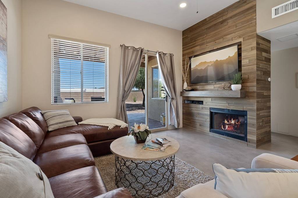 Quiet 3-bed/2-bath gated home near Starrpass Resort with garage, washer/dryer in Tucson, Pima County