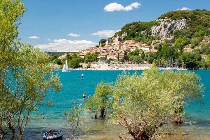 Camping pour 8 personnes à Bauduen