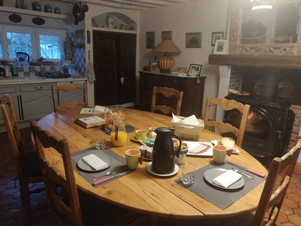 Les Chambres de Martine et Guy - Chambre orange (suite parentale) in Sermaise (Île de France), Essonne