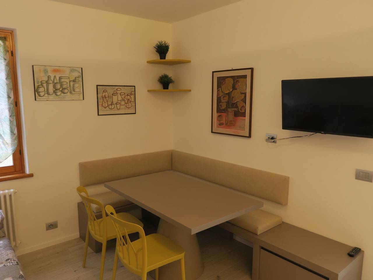 Erdgeschosswohnung mit möbliertem Garten, foto 8