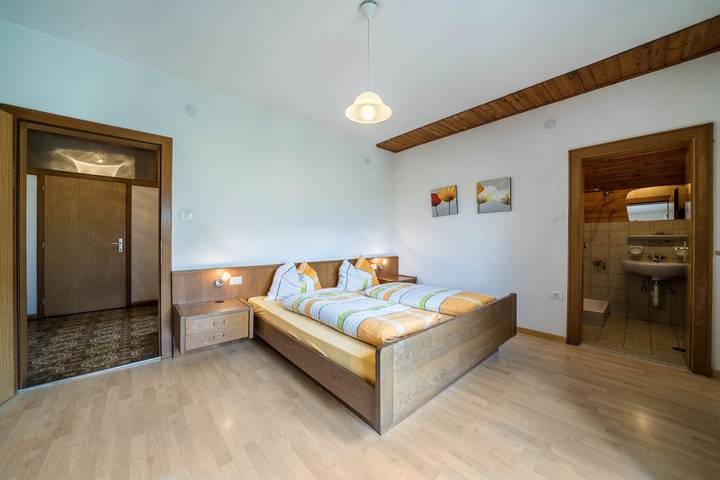 Entire apartment, Apartment "Mutspitz Leilichhof" with Mountain View, Wi-Fi, Balcony & Garden in Lana di Mezzo, Lana