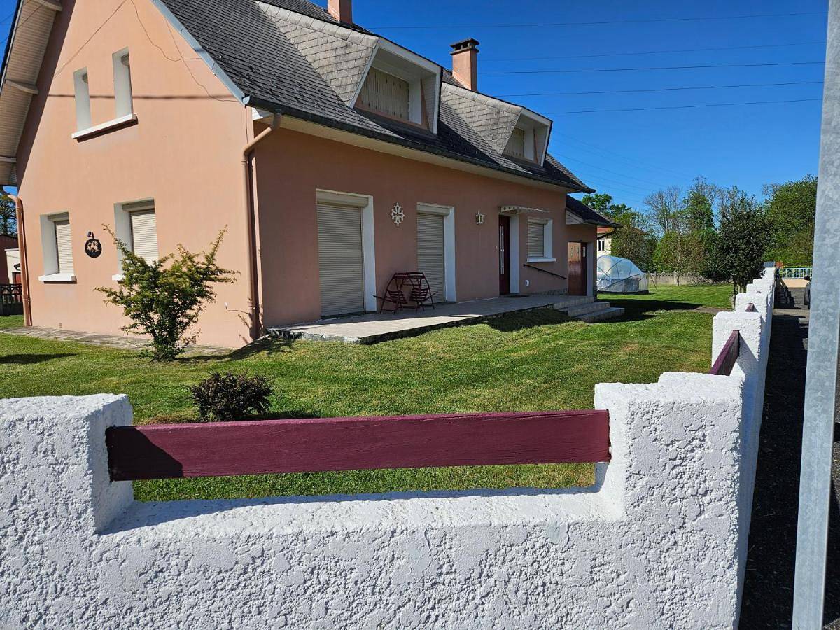 Five-Bedroom House in Lannemezan, Hautes-Pyrénées
