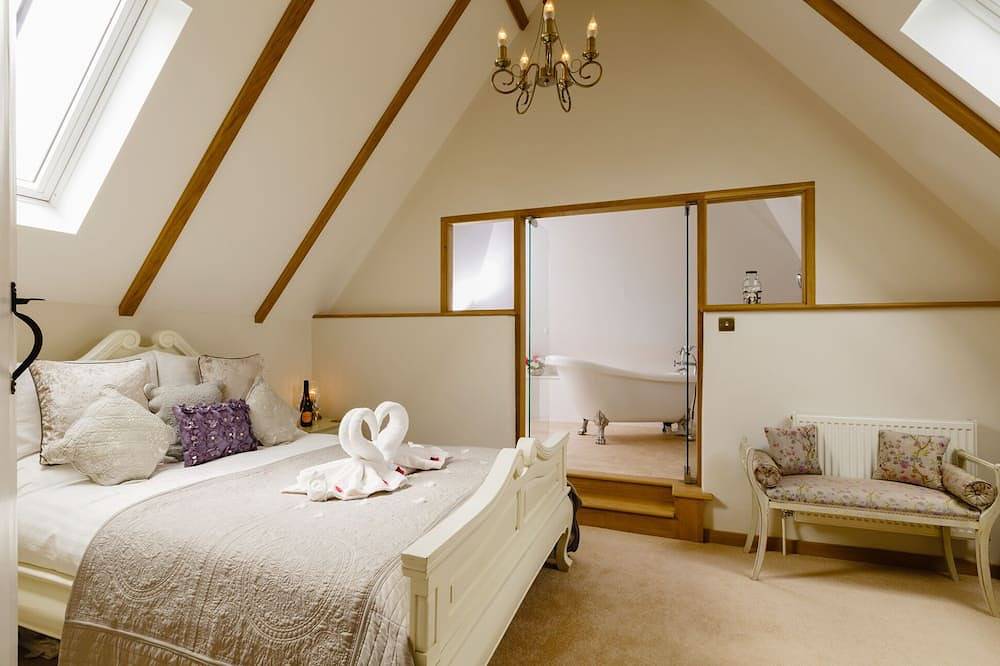 Luxury: Jacuzzi and Swedish sauna at dog friendly chocolate box cottage in Suffolk
