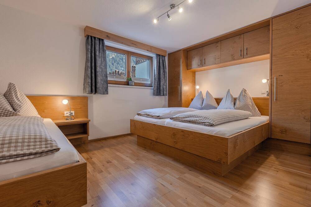 Großes Ferienhaus für bis zu 18 Personen mit offenem Wohn- und Essbereich in Stubaier Alpen, Umhausen