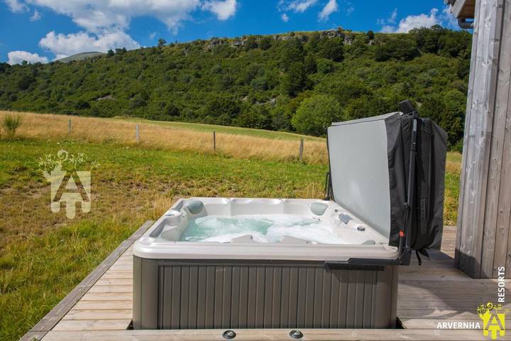 Chalet pour 8 personnes, avec terrasse ainsi que jardin et vue à Chambon-sur-Lac - 2