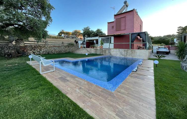 Acogedor apartamento con piscina y chimenea en El Castillo, a 800 m del centro de la ciudad. in El Castillo de las Guardas, Provincia de Sevilla