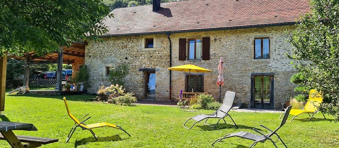 Gîte pour 10 personnes, avec terrasse et jardin - 1