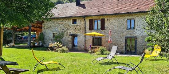 Gîte pour 10 personnes, avec terrasse et jardin dans le Doubs