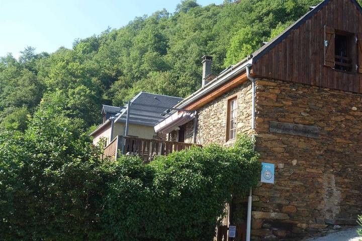 Gîte pour 5 personnes, avec Balcon et Balcon/Terrasse ainsi que Terrasse et Jardin