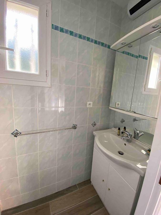 Gîte pour 2 personnes, avec jardin ainsi que piscine et vue à Argelliers - 3