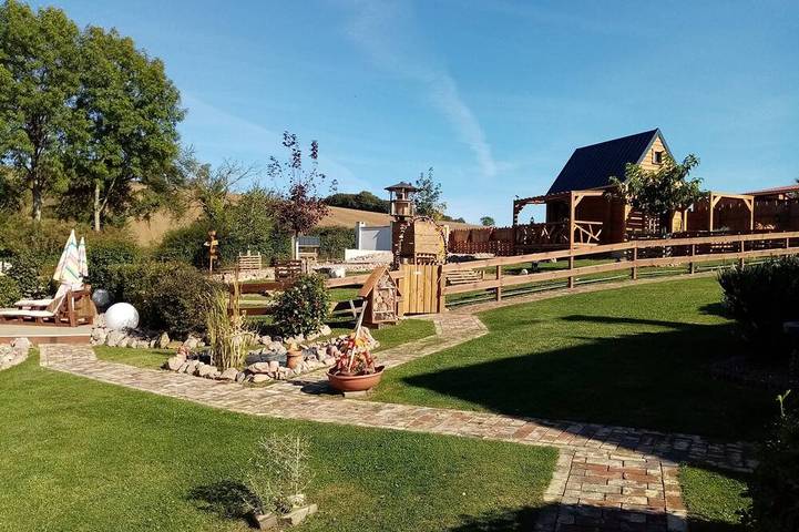 Gîte pour 4 personnes, avec Jacuzzi et Terrasse ainsi que Jardin et Piscine dans Saint-Mards-en-Othe