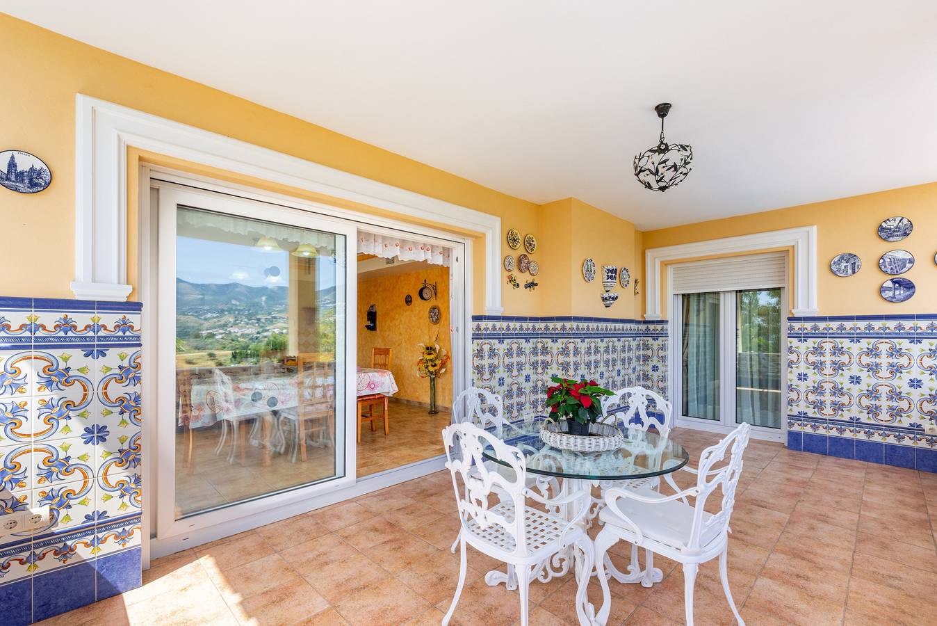 Beautiful Villa "Trebol" with Panoramic Views, Wi-Fi, Garden, Terrace and Pool in Mijas Costa, Mijas