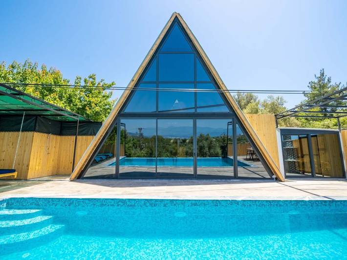 Bungalow für 2 Personen, mit Pool und Terrasse sowie Garten und Sauna in Türkische Mittelmeer-Region