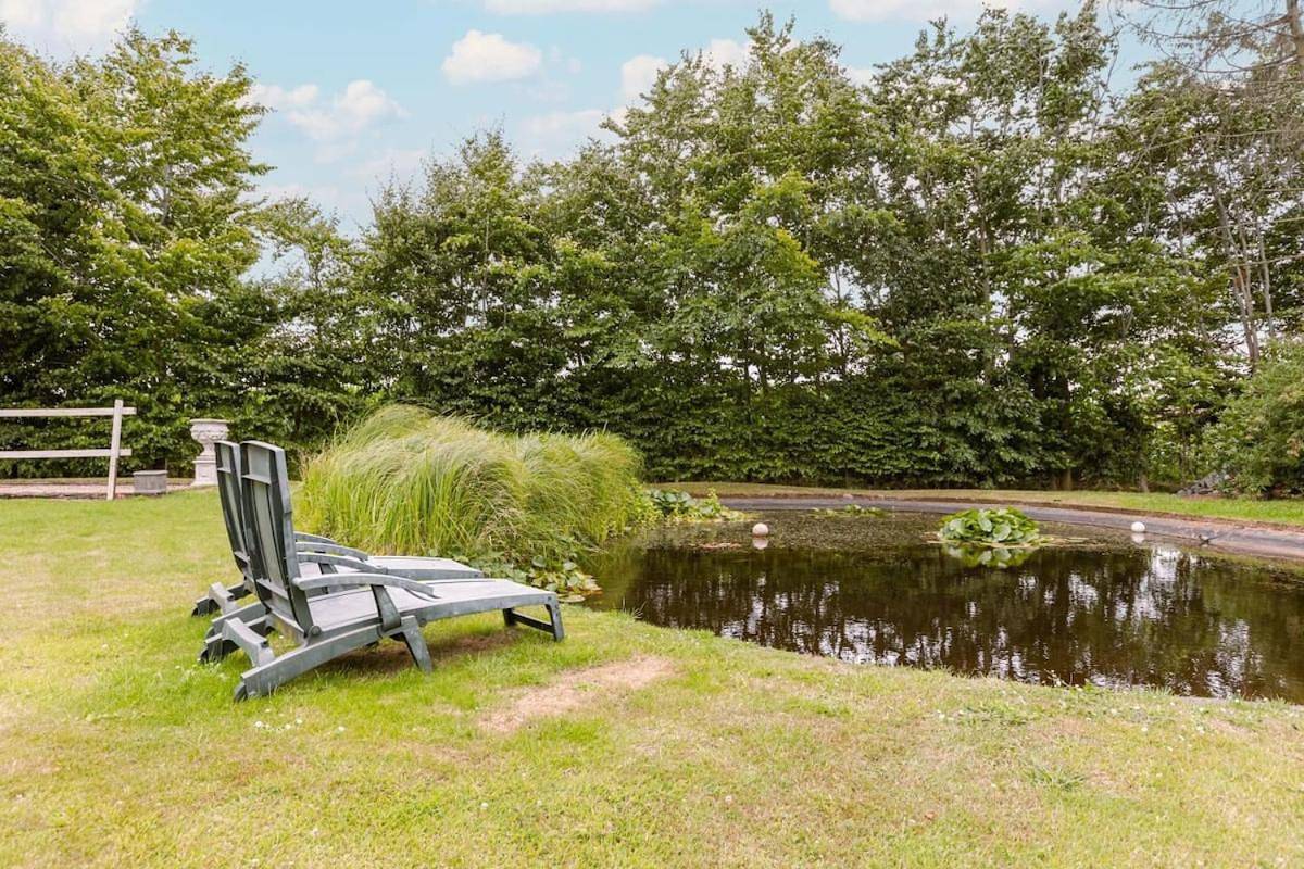 Farmhouse oasis with garden, pond and idyllic surroundings in Beernem, Westflandern