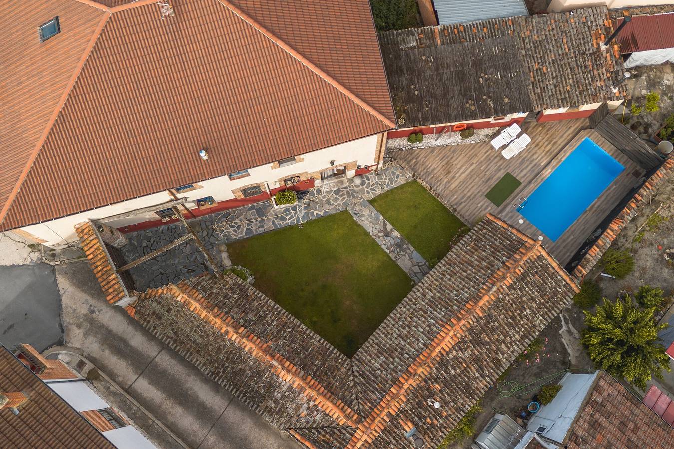 Ferienhaus 'Laguna Herrera' mit privatem Pool, privatem Garten und Wlan in Campo de Cuéllar, Cuéllar
