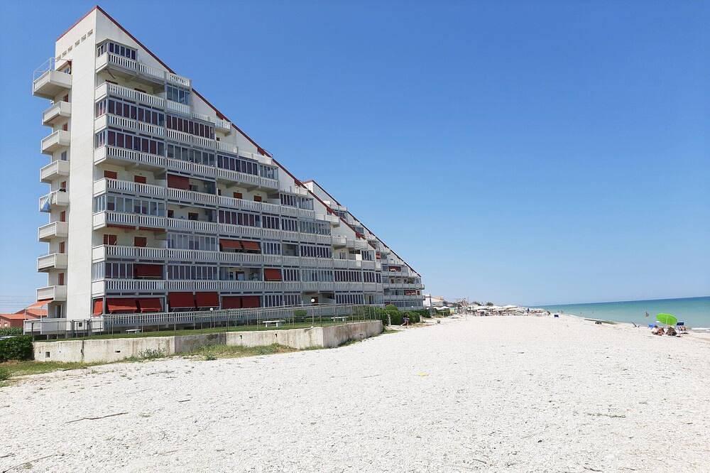 Apartamento entero, Apartamento en la costa de Marche con vistas in Marotta, Valle del Metauro
