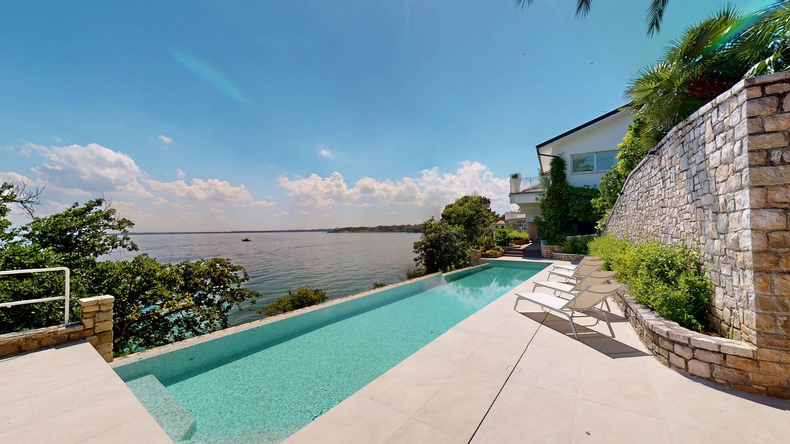Villa Flora infinity pool private beach by Bgl in Manerba del Garda, Gardasee-Berge